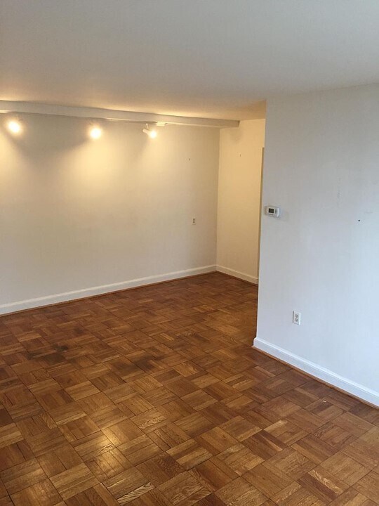 Living Room - 3829 Davis Pl NW