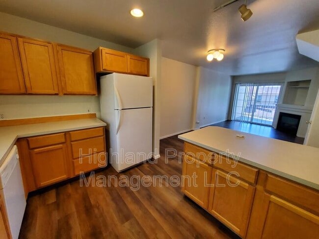 Building Photo - 324 NE Whitman St