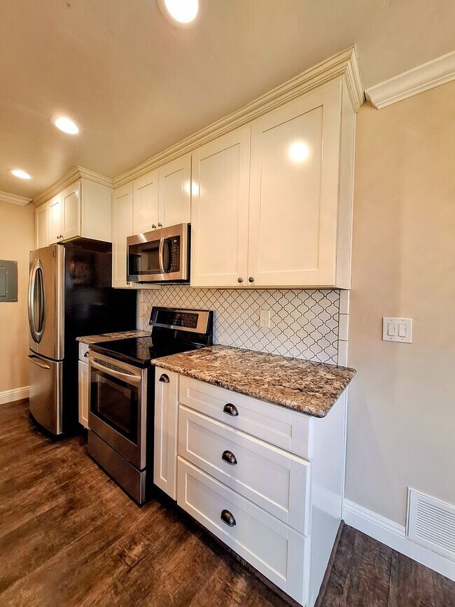 Building Photo - Beautifully Remodeled Two-story 2bd Condo ...