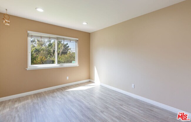 Building Photo - 6032 Sandbrook Dr