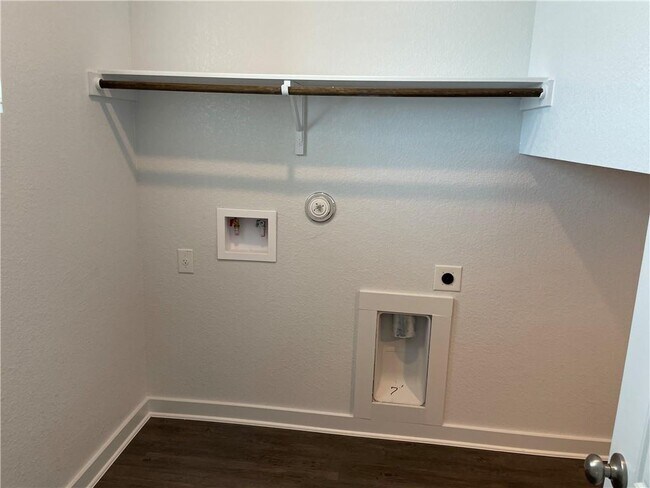 Building Photo - 609 Paddock Ln