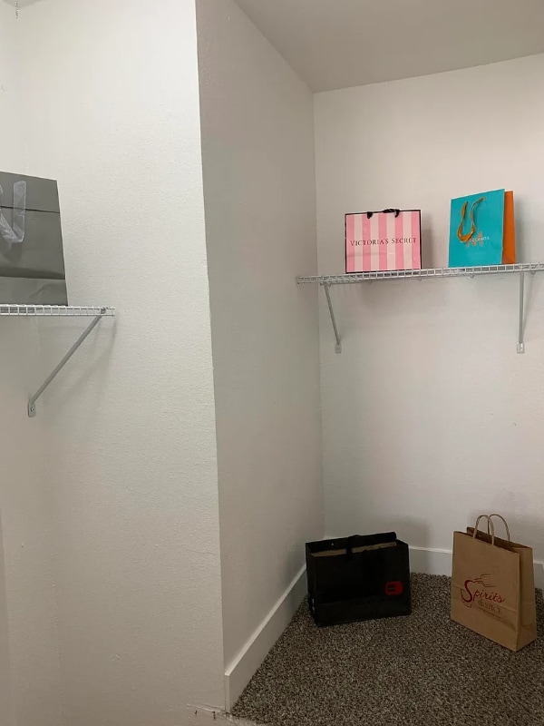 Building Photo - 4710 E Portland St