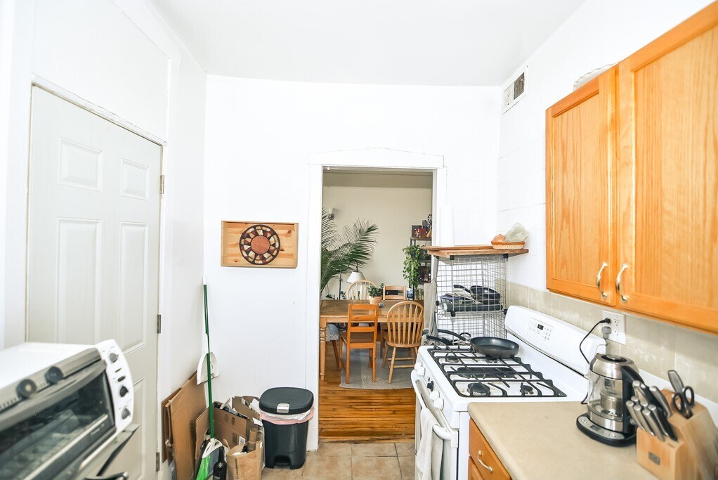 Building Photo - 1559 W Pratt Blvd