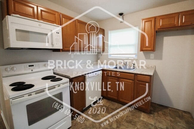 Building Photo - 511 S Cedar St