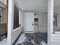 Building Photo - 190 Winnikee Ave