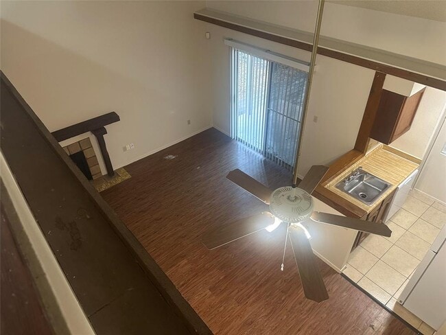 Building Photo - 6907 Woodhue Dr