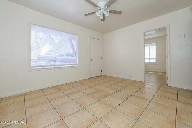 Building Photo - 2631 N Fontana Ave