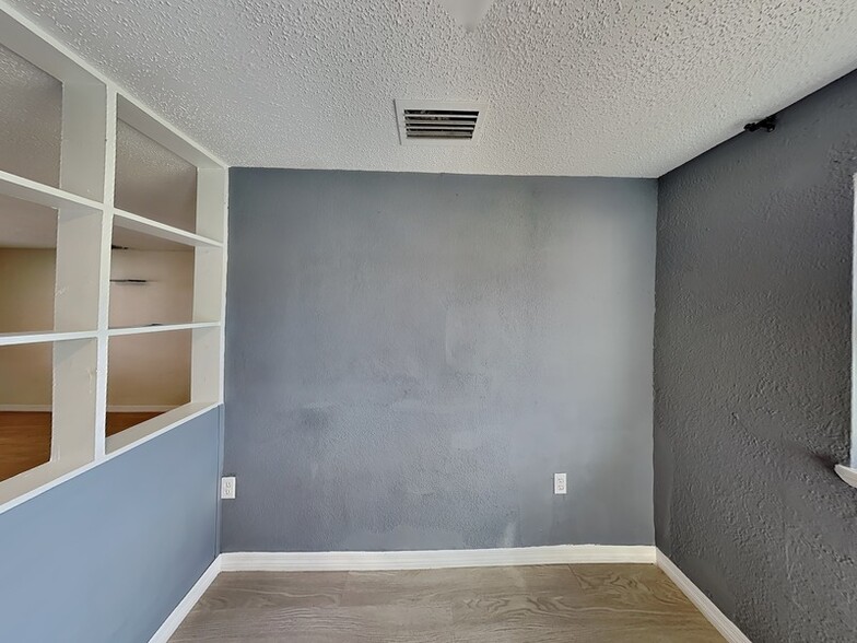 Building Photo - 502 Dunbar Ave