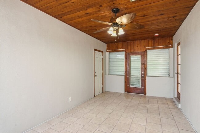 Building Photo - Remodeled 3/1 Home
