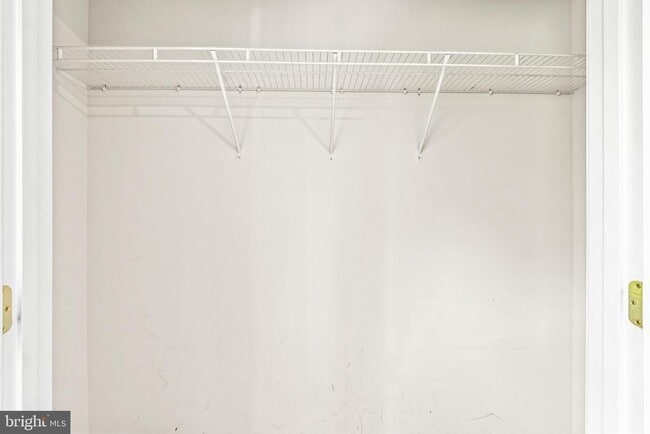 Building Photo - 720 River Crest Way