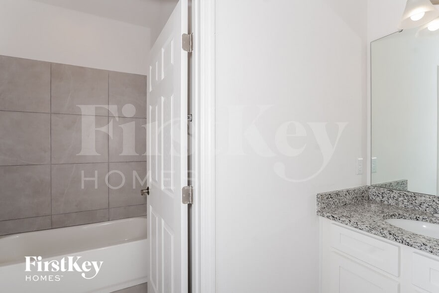 Building Photo - 519 Crown Rose Dr