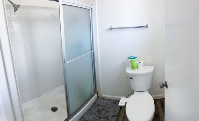 Master Bathroom shower & toilet - 25770 Mariposa St