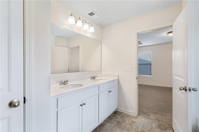 Building Photo - 153 Wayside Terrace