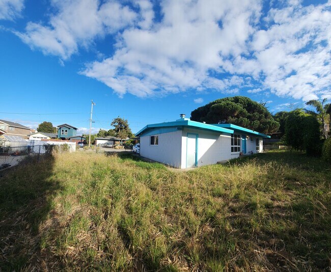 Building Photo - Cuesta By the sea cottage for Rent! Close ...
