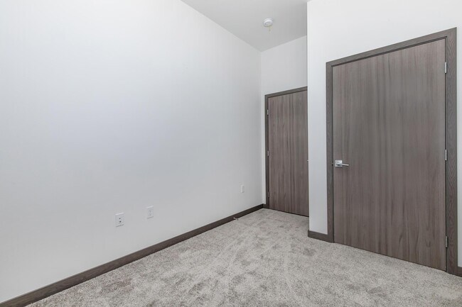 Building Photo - 192 Shoreline