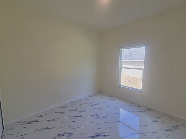 Building Photo - CORNER DULEX-PRIME LOCATION-THREE BEDROOM, TWO BATH, ONE CAR DUPLEX