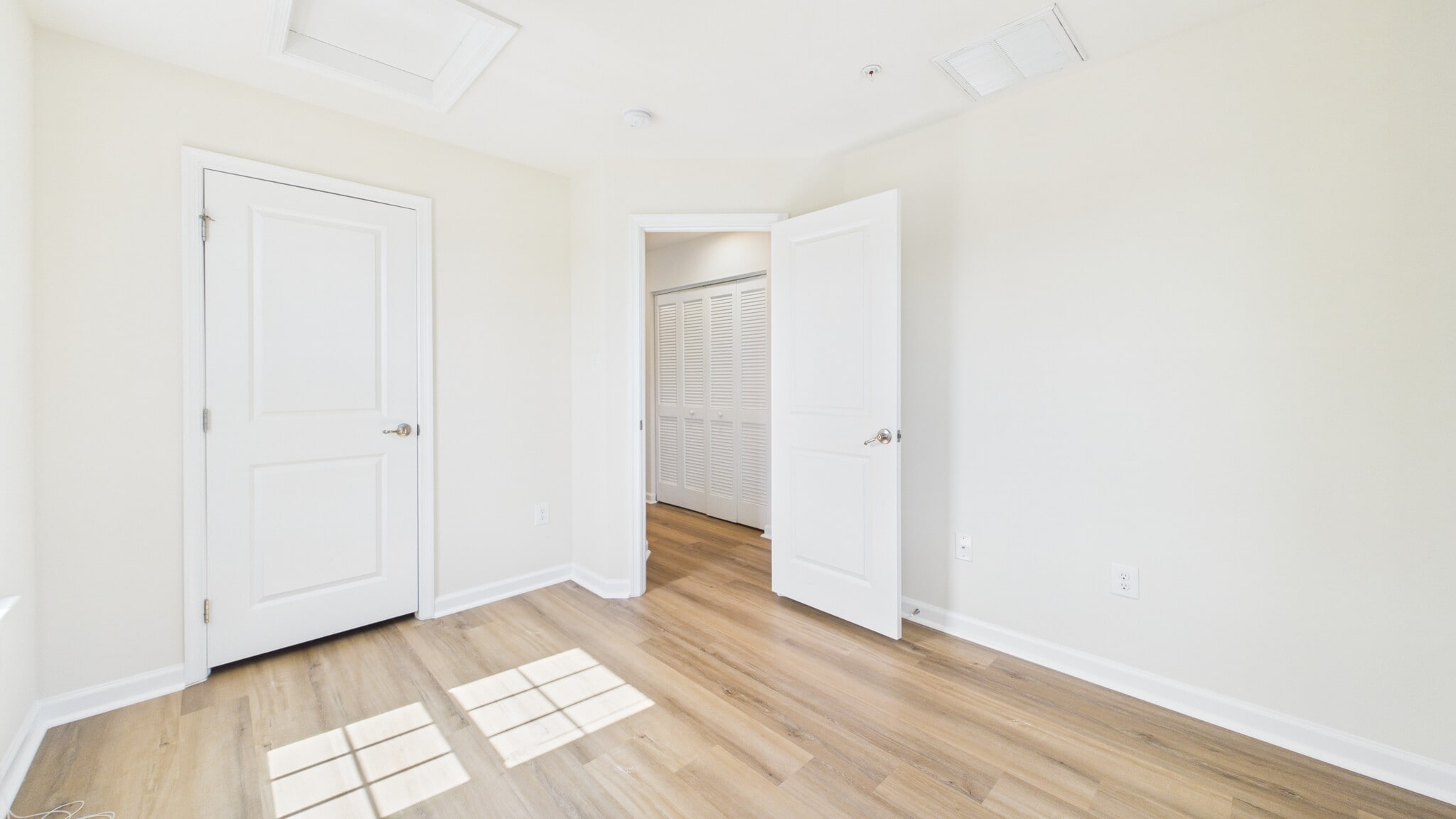 Building Photo - 5423 Saint Rita Dr