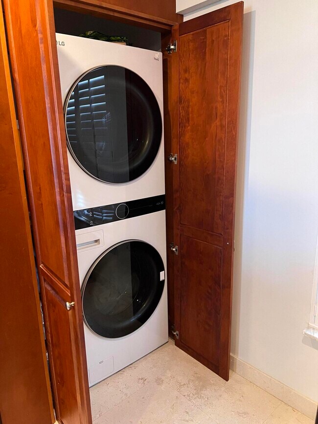 Building Photo - 1629 Riverview Rd