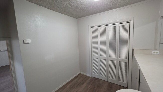 Building Photo - Spacious, Fresh, and Ready for Your Style: 3 Bed 2 Bath