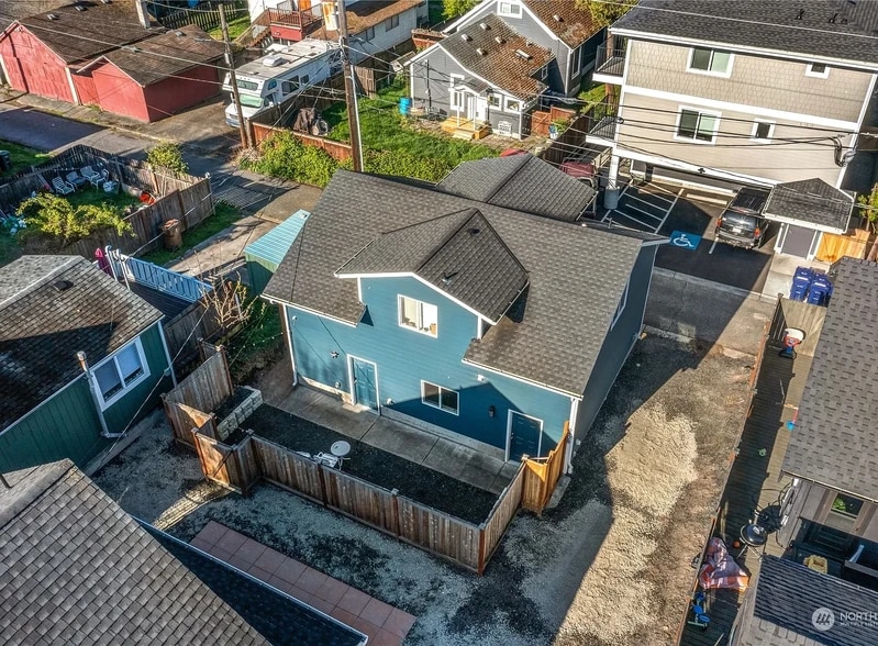 Building Photo - 640 N Anderson St