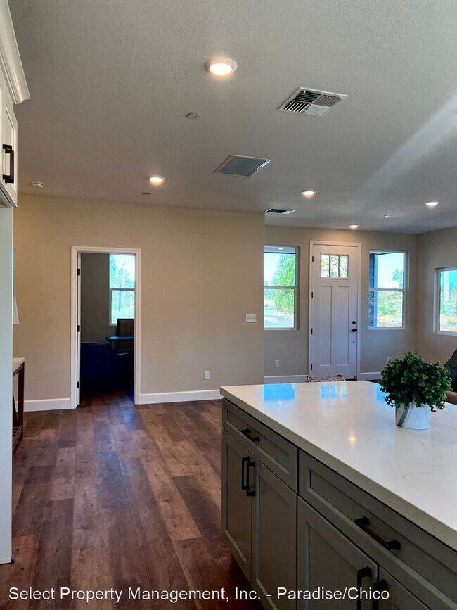 Building Photo - 3 br, 2 bath House - 8654 Skyway