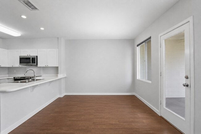 Building Photo - 3BD/3BA Ka Makana Townhouse | 2-Car Garage, Ensuite Baths & Community Pool