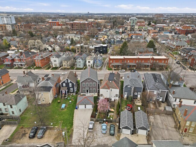 Building Photo - 1102 Summit St