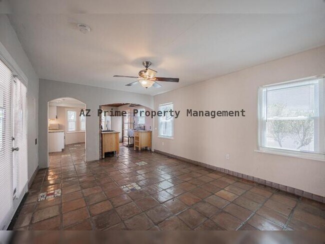 Building Photo - 1429 E Palm Ln
