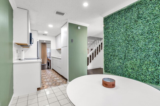 Building Photo - 881 NW 81st Way