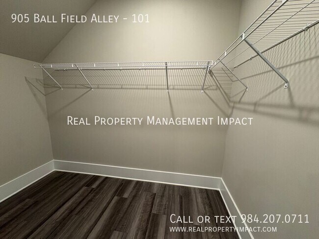 Building Photo - 112 Byrum St