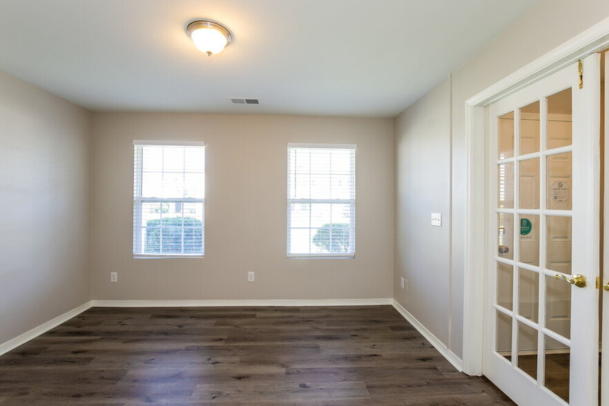 Building Photo - 5125 Valcourt Rd
