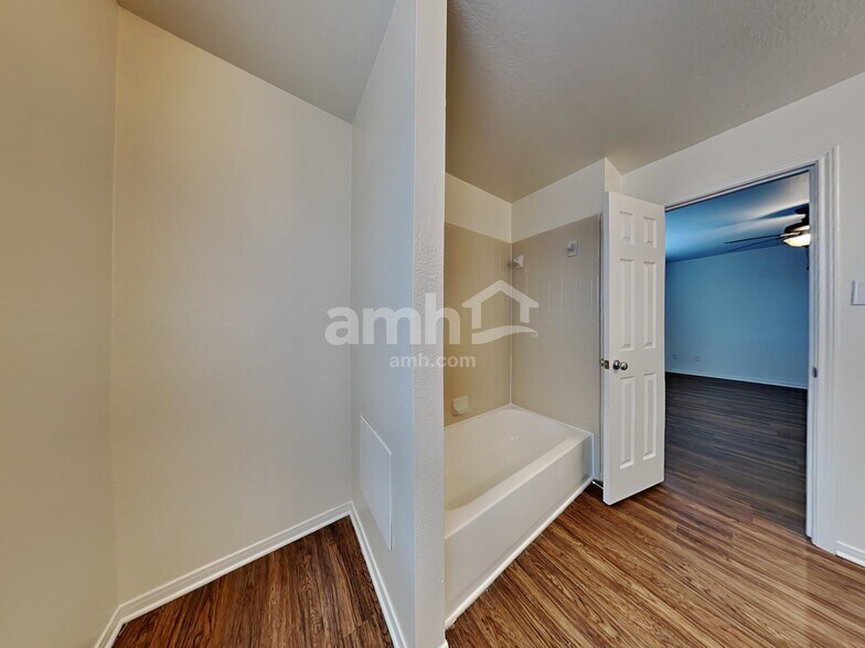 Building Photo - 21806 Grassy Hill Ln