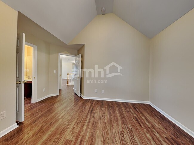 Building Photo - 107 Elba Dr