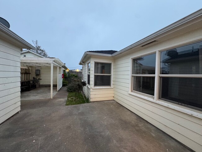 Building Photo - 3030 Park St