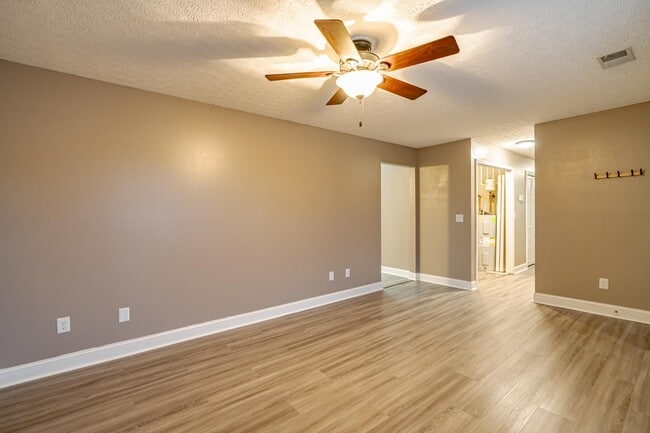 Building Photo - 115 Ivy Pointe Dr