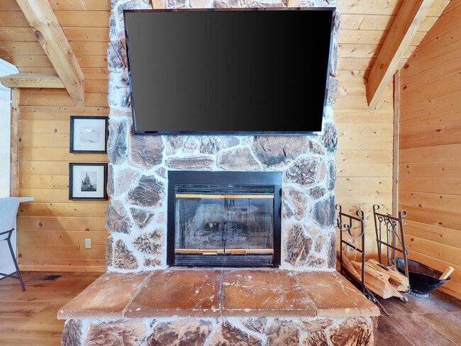 Building Photo - 656 Aspen Dr