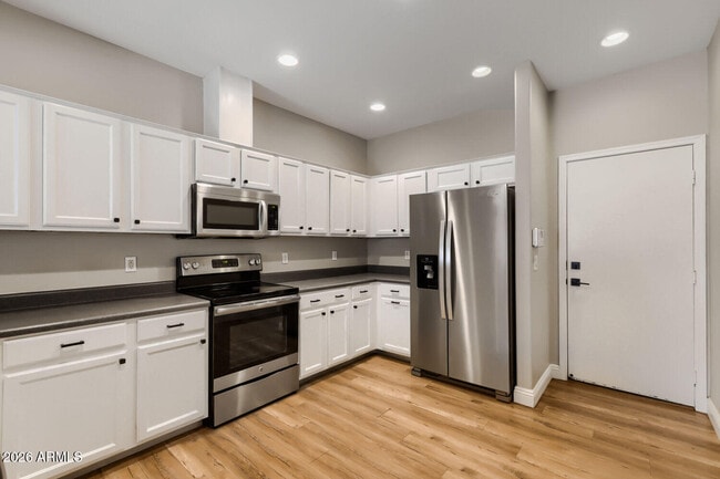 Building Photo - 1225 N 36th St