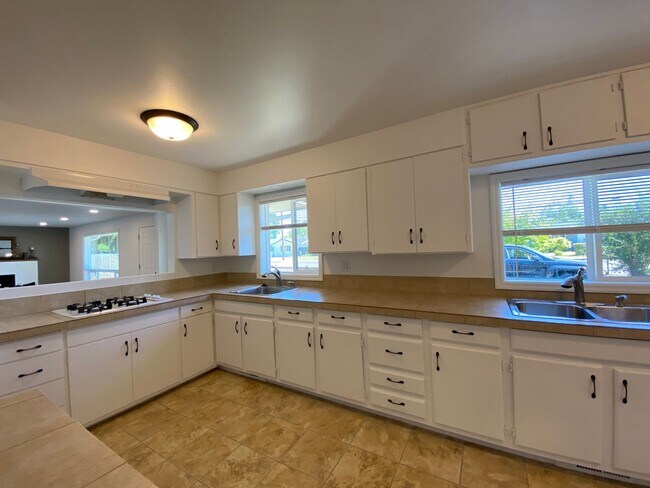 Building Photo - 355irv