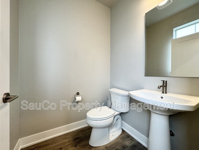 Building Photo - 5715 SE 79th Ave