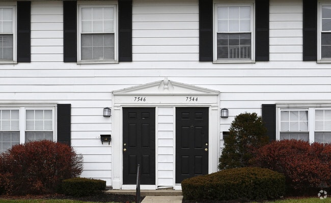 Building Photo - Village of Cross Creek