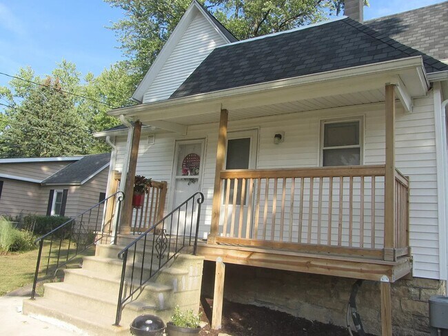 Building Photo - 417 S 5th St