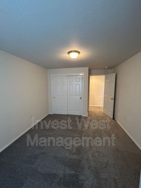 Building Photo - 4015 SE 170th Ct