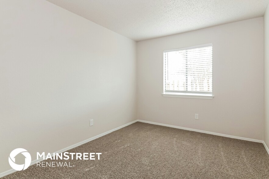 Building Photo - 2718 Holy Cross Ln