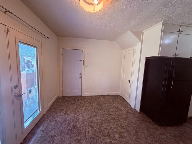 Building Photo - 212 W Hunnicutt Ave