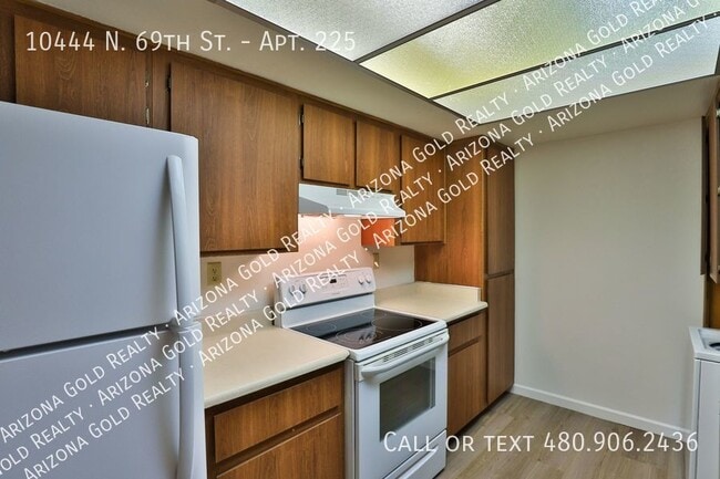 Building Photo - 10444 N 69th St