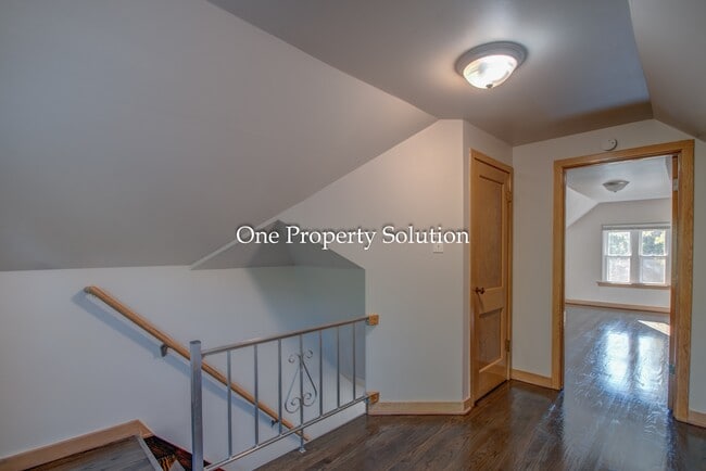 Building Photo - 700 E 36th Ave