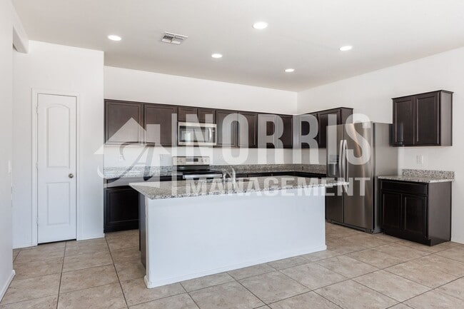 Building Photo - Low Maintenance Home Centrally Located