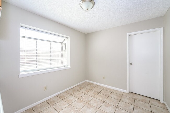 Building Photo - 241 S MacArthur Blvd