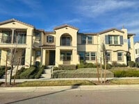 Building Photo - 3 BEDROOM HOME FOR LEASING IN Ontario