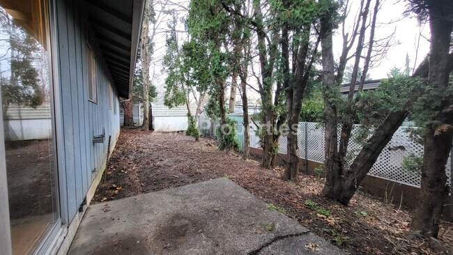 Building Photo - 2024-760MF